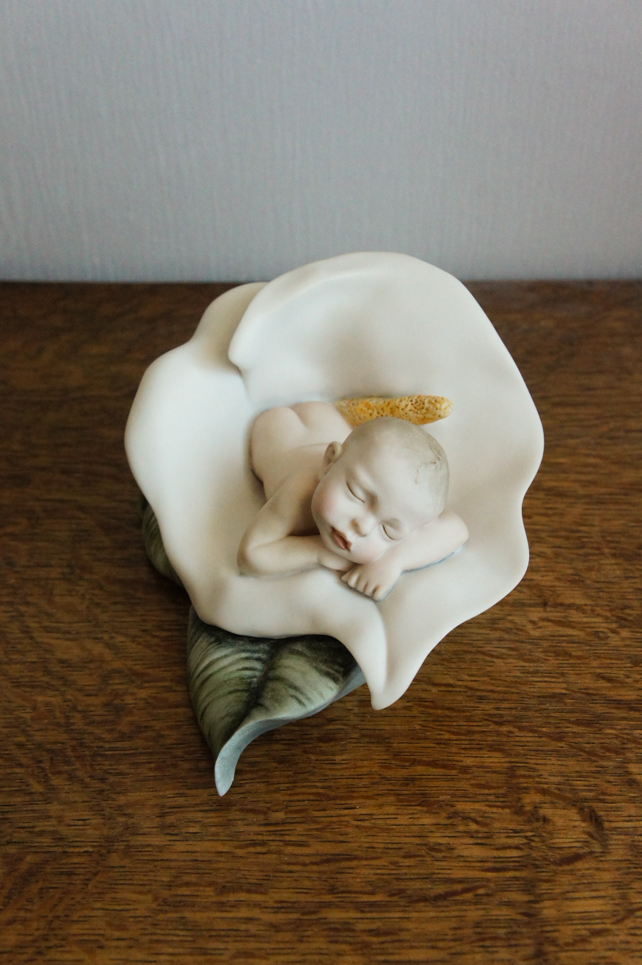 Младенец в лилии, Джузеппе Армани, статуэтка