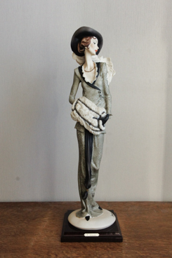 Утонченная леди с муфтой, Giuseppe Armani, Florence, Capodimonte, статуэтка, KunstGalerie.ru