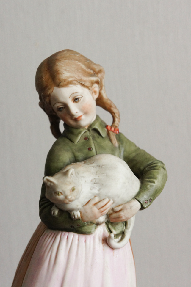 Девочка с котом, Bruno Merli, Каподимонте, статуэтка