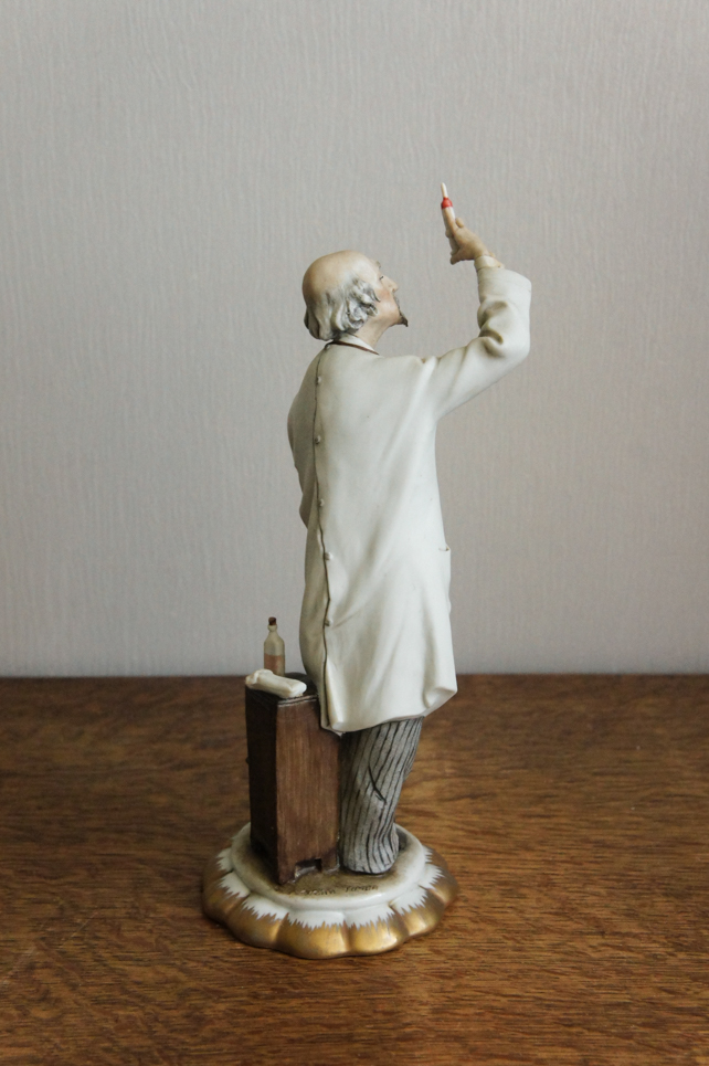 Доктор со шприцом, Tyche Tosca, Capodimonte, статуэтка
