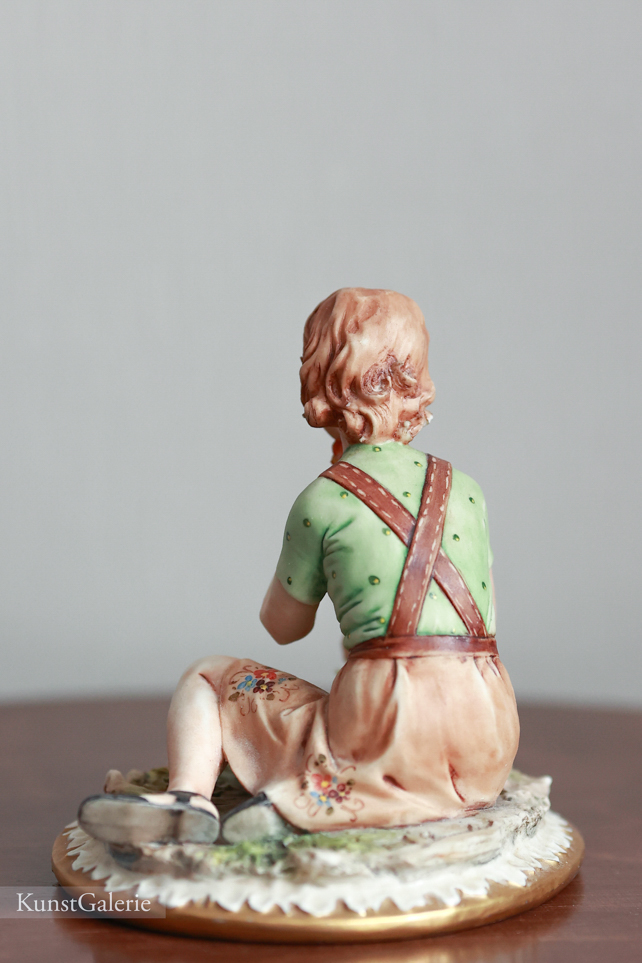 Девочка на полянке, Sandro Maggioni, Capodimonte, статуэтка