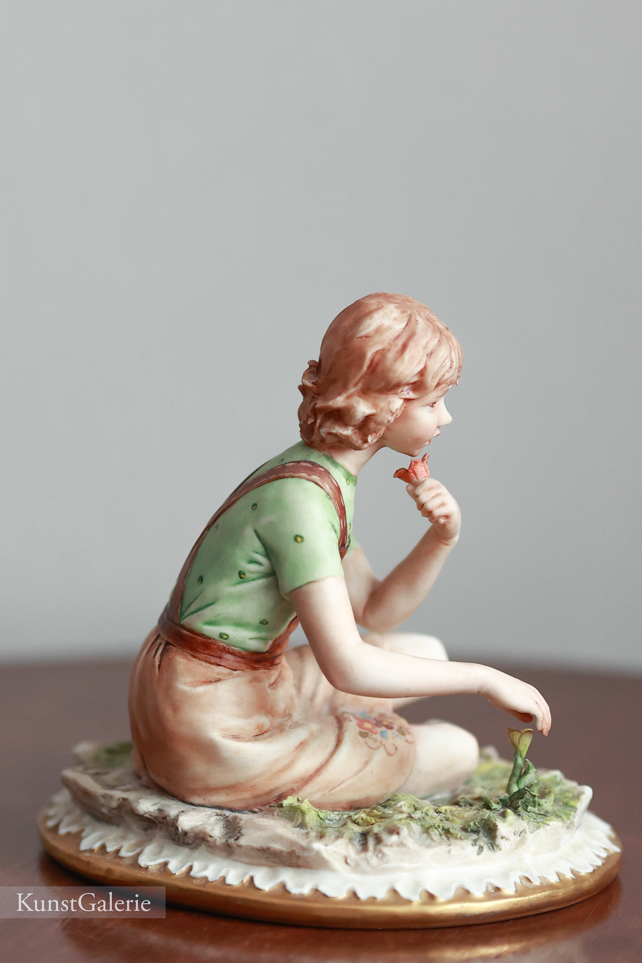 Девочка на полянке, Sandro Maggioni, Capodimonte, статуэтка