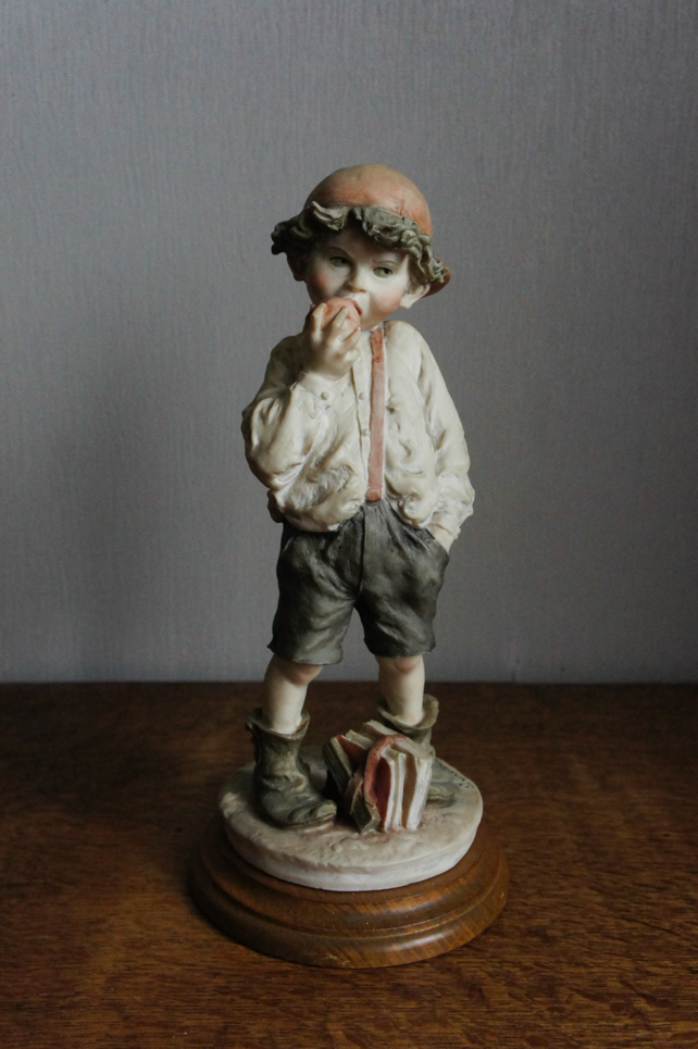 Мальчик с яблочком, Джузеппе Армани, статуэтка