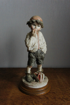 Мальчик с яблочком, Джузеппе Армани, Каподимонте, статуэтка, KunstGalerie.ru