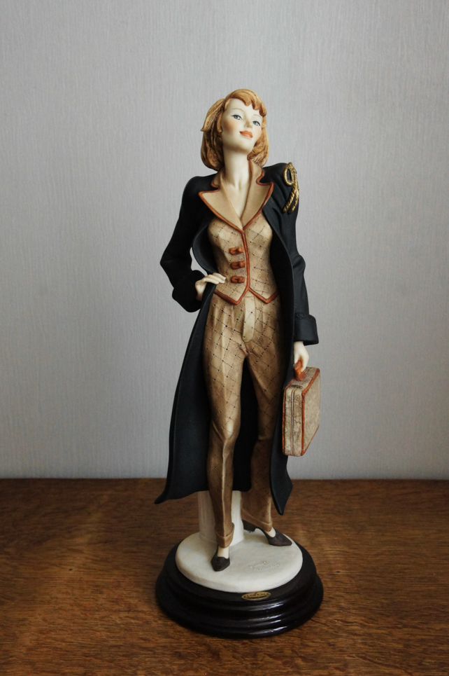 Леди Адвокат, Giuseppe Armani, статуэтка