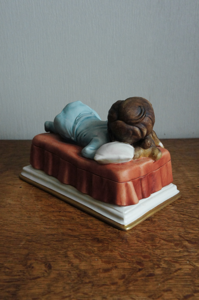 Мальчик на кроватке, Tosca, Capodimonte, статуэтка