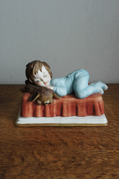 Мальчик на кроватке, Tosca, Capodimonte, фарфоровая статуэтка. KunstGalerie