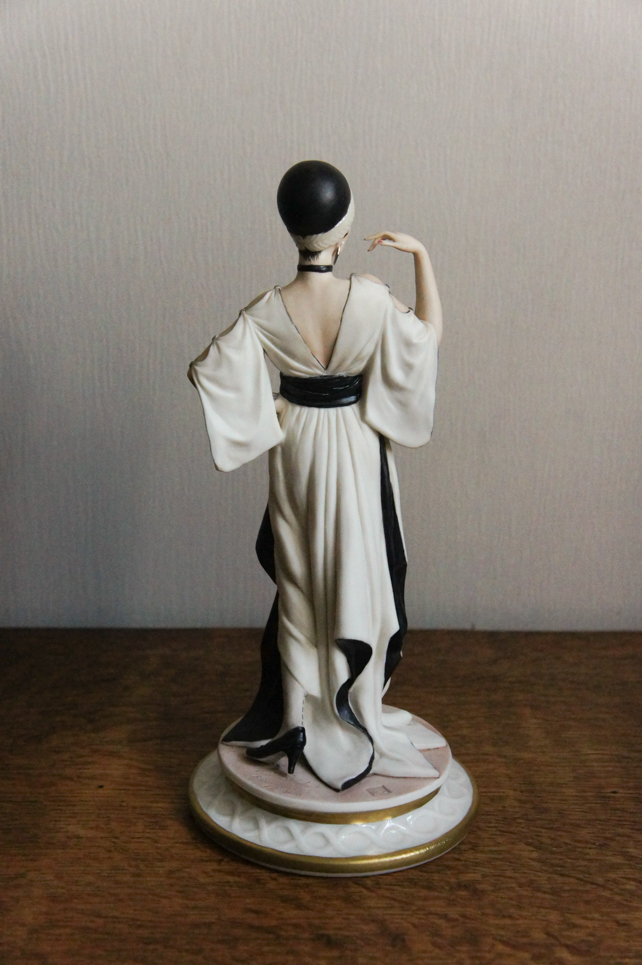 Леди в бело-черном платье, Sandro Maggioni, Каподимонте, статуэтка