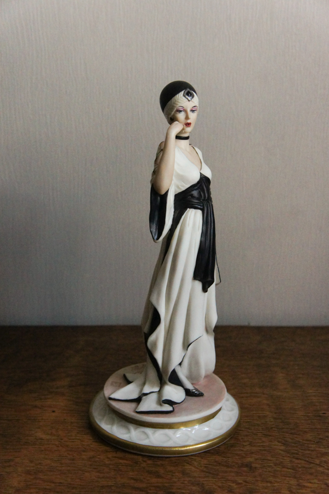 Леди в бело-черном платье, Sandro Maggioni, Каподимонте, статуэтка