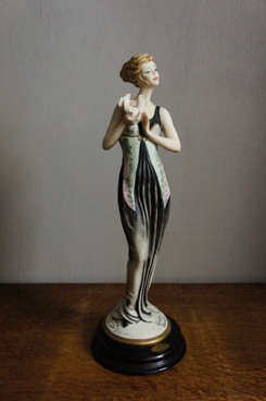 Виктория с голубком, Giuseppe Armani, Florence, Capodimonte, статуэтка, KunstGalerie.ru