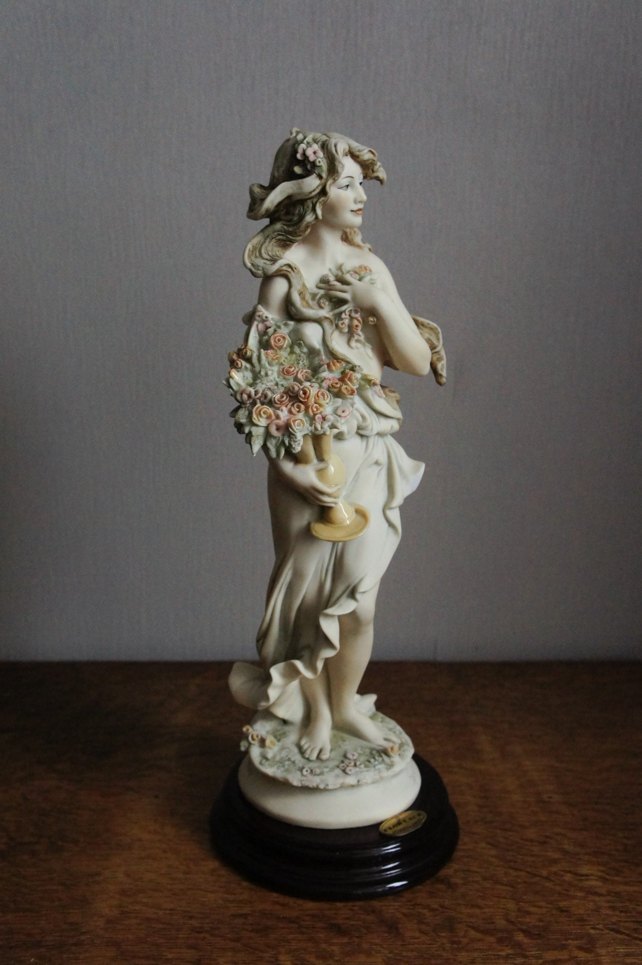 Леди с вазой цветов, Giuseppe Armani, статуэтка