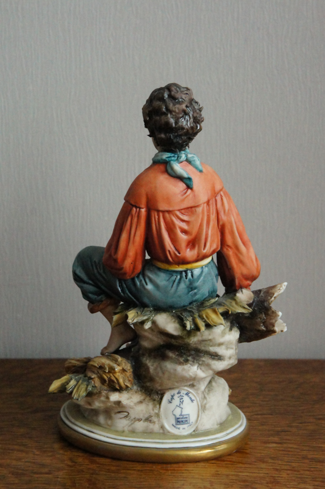 Мальчик с серпом, Luciano Cazzola, Каподимонте, статуэтка