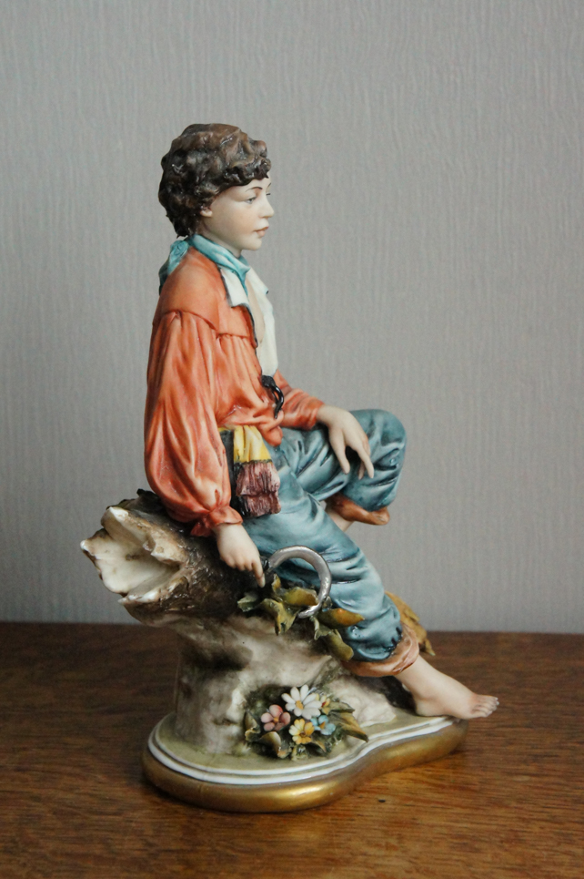 Мальчик с серпом, Luciano Cazzola, Каподимонте, статуэтка