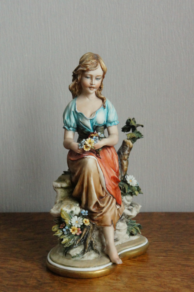 Девочка с цветочками, Luciano Cazzola, Каподимонте, статуэтка