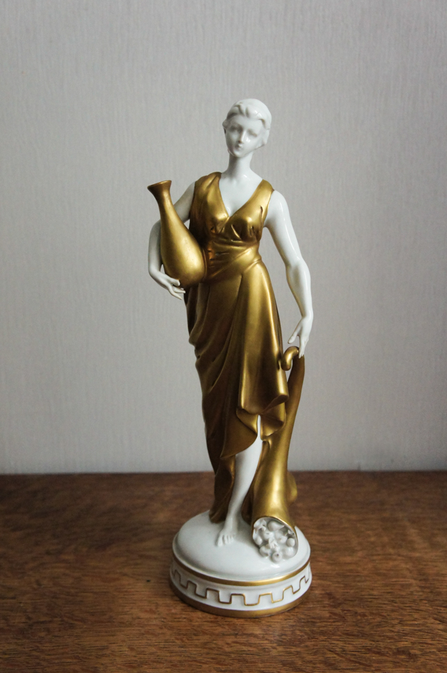 Дама с кувшином, Ipa, Capodimonte, статуэтка