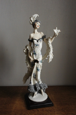Келли с голубем, Giuseppe Armani, Florence, Capodimonte, статуэтка, KunstGalerie.ru