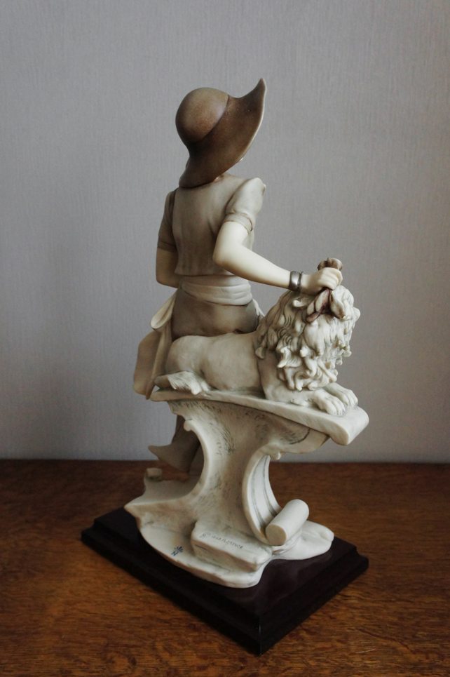 Роберта со львом, Джузеппе Армани, Флоренс, статуэтка