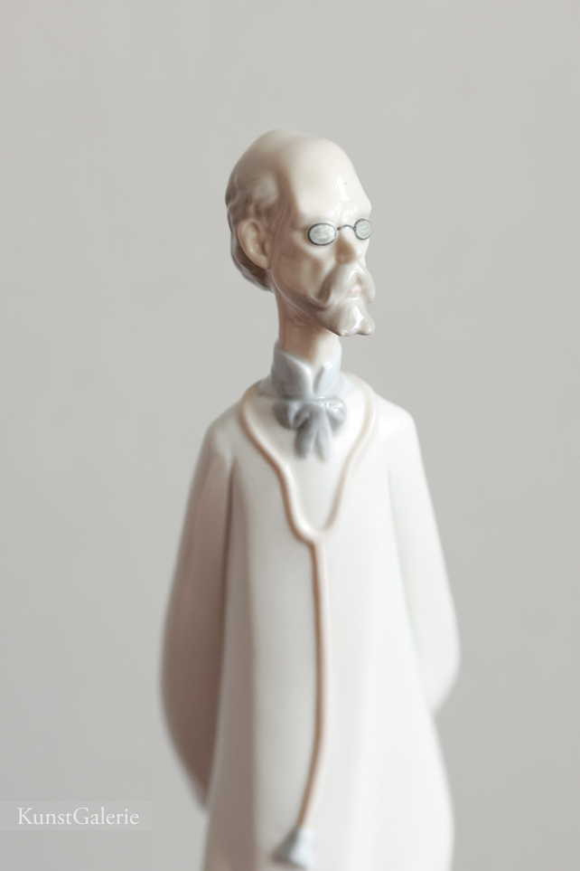 Доктор, фарфоровая статуэтка, Lladro