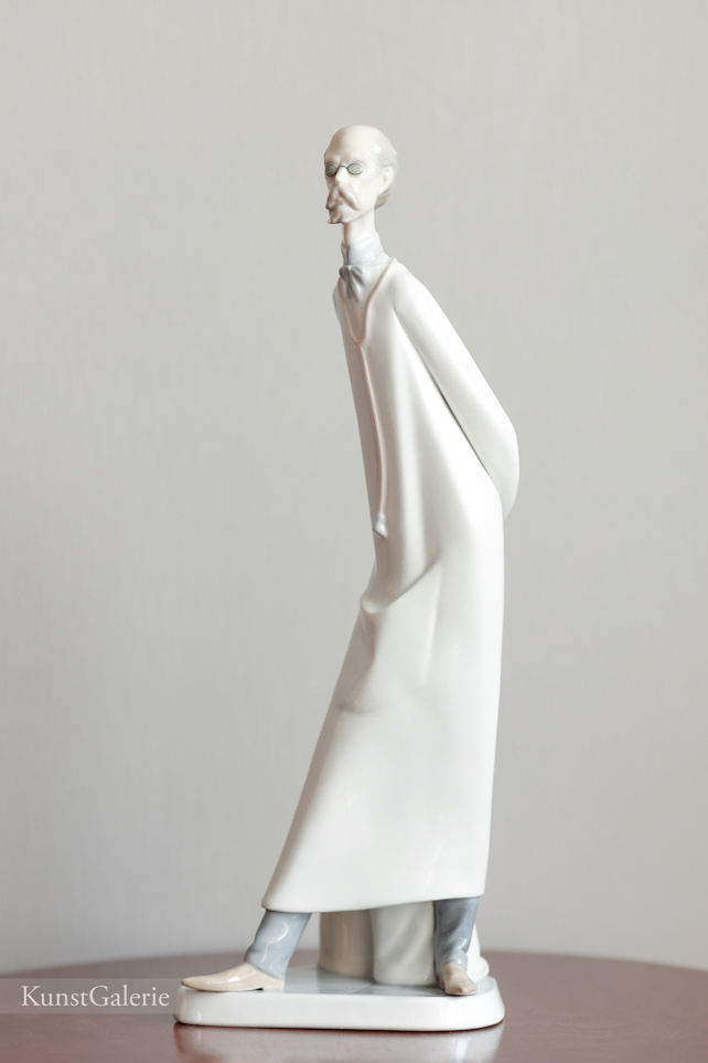 Доктор, фарфоровая статуэтка, Lladro