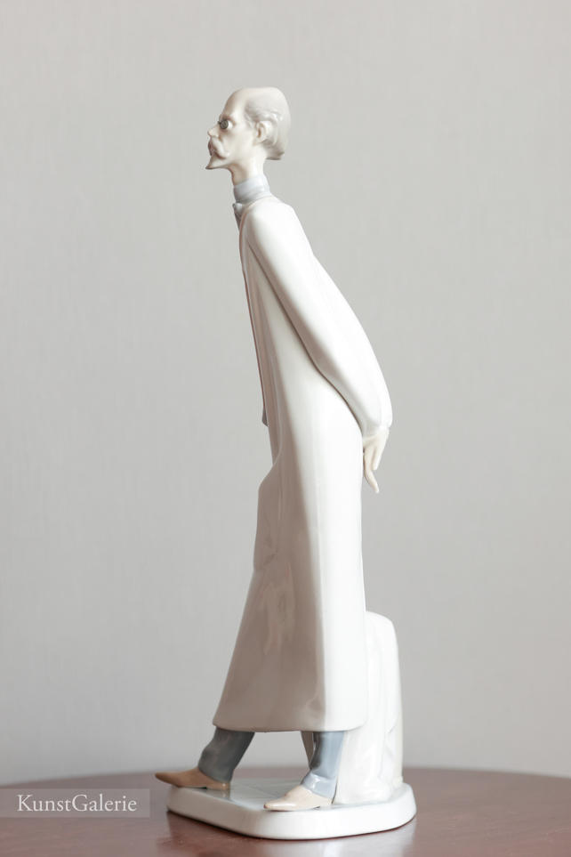 Доктор, фарфоровая статуэтка, Lladro