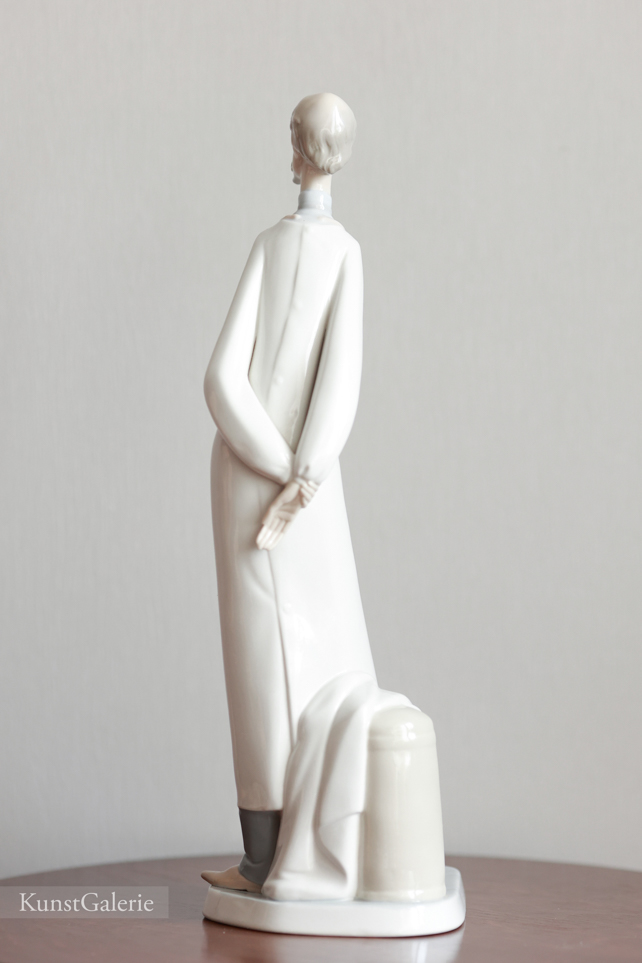 Доктор, фарфоровая статуэтка, Lladro