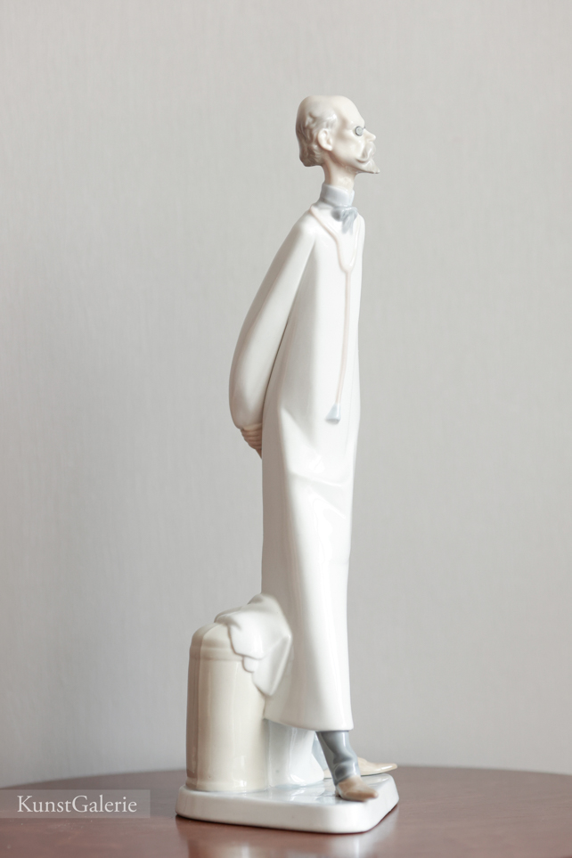 Доктор, фарфоровая статуэтка, Lladro