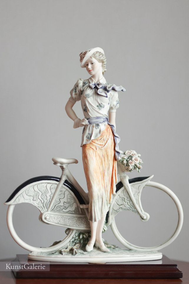 Розали с велосипедом, Джузеппе Армани, Флоренс, Каподимонте, статуэтка, KunstGalerie.ru