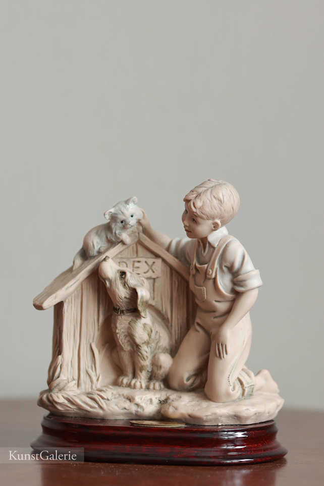 Мальчик с котом и собачкой, Джузеппе Армани, Флоренс, статуэтка
