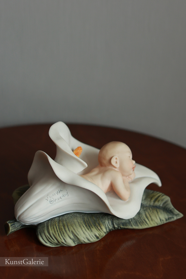 Младенец в белой лилии, Giuseppe Armani, купить