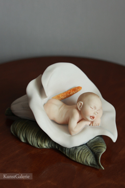 Младенец в белой лилии, Giuseppe Armani, Florence, Capodimonte, статуэтка, KunstGalerie.ru
