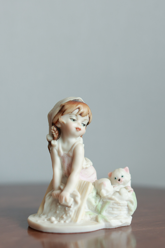 Девочка с корзинкой котят, Джузеппе Армани, Флоренс, Каподимонте, статуэтка, KunstGalerie.ru