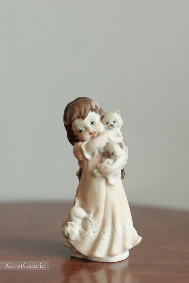 Девочка с котятами на руках, Джузеппе Армани, Флоренс, статуэтка