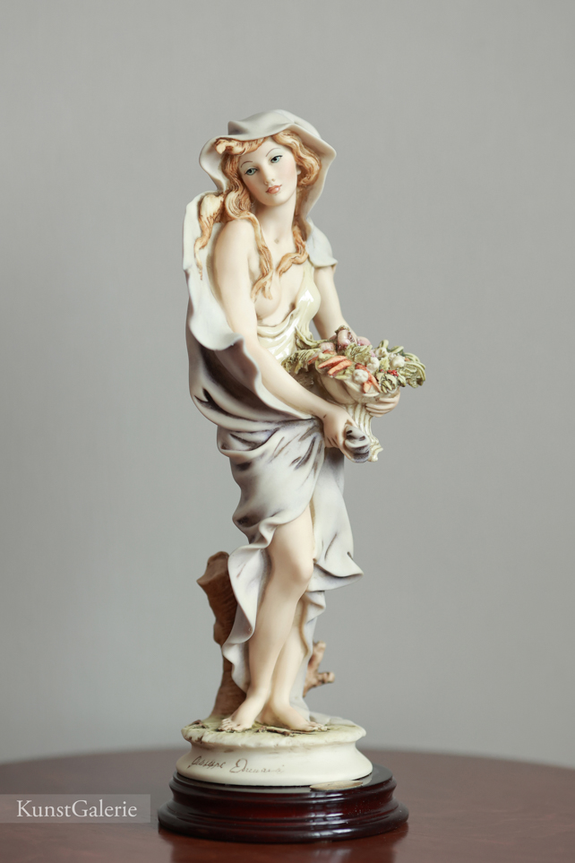 Lady With Cowl, Giuseppe Armani, Florence, статуэтка