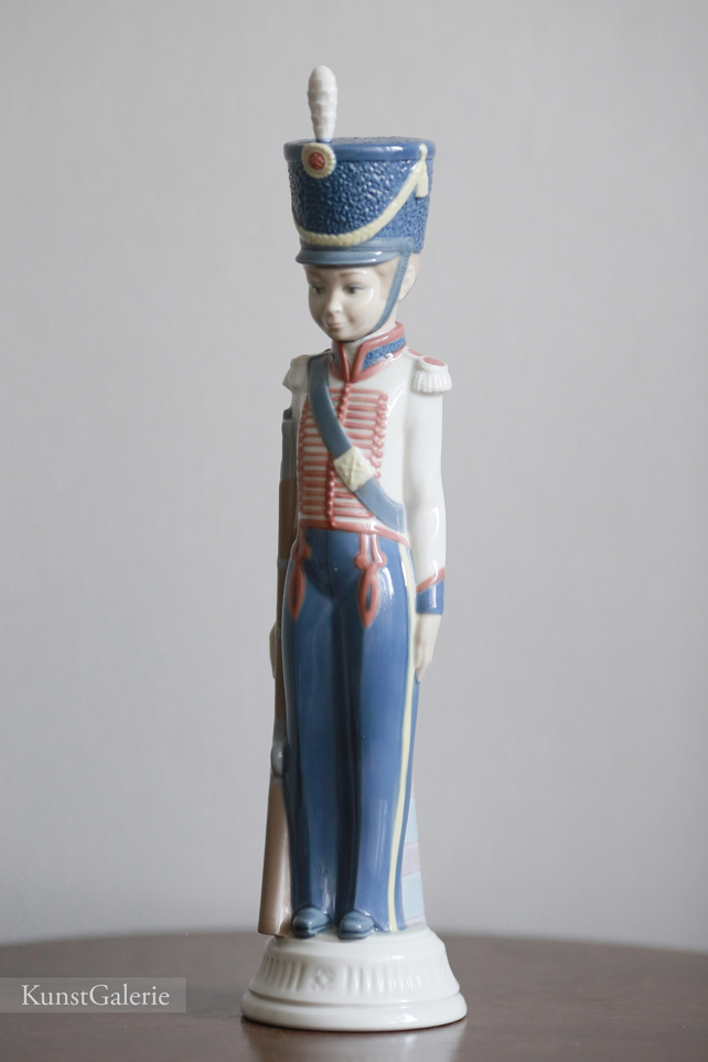 Юный солдат, фарфоровая статуэтка, Lladro