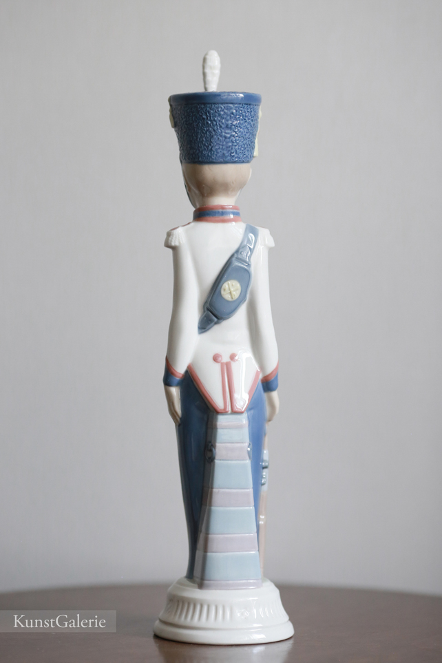 Юный солдат, фарфоровая статуэтка, Lladro