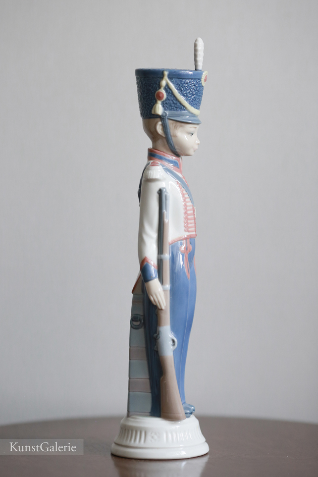 Юный солдат, фарфоровая статуэтка, Lladro