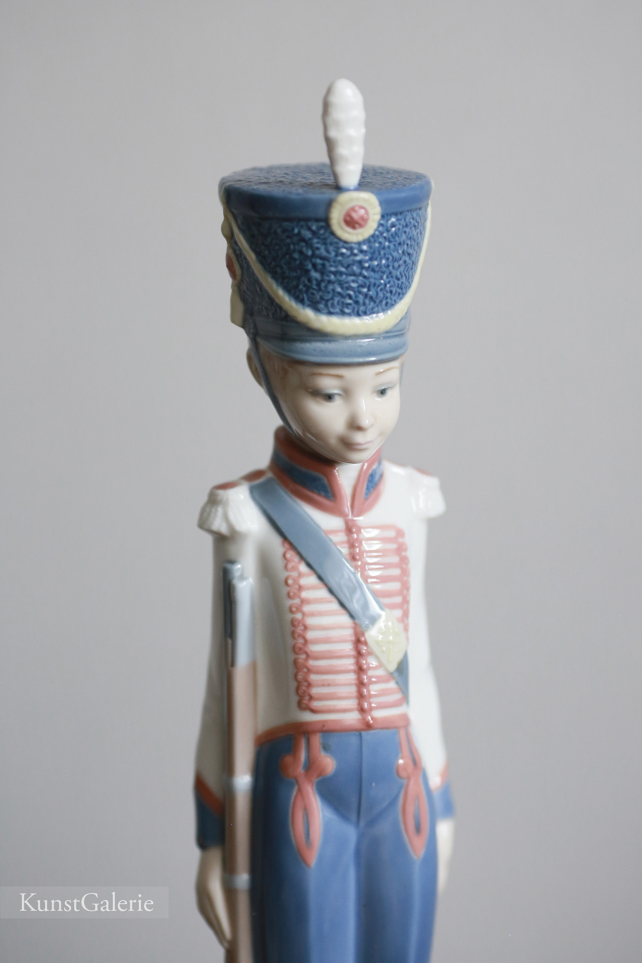 Юный солдат, фарфоровая статуэтка, Lladro