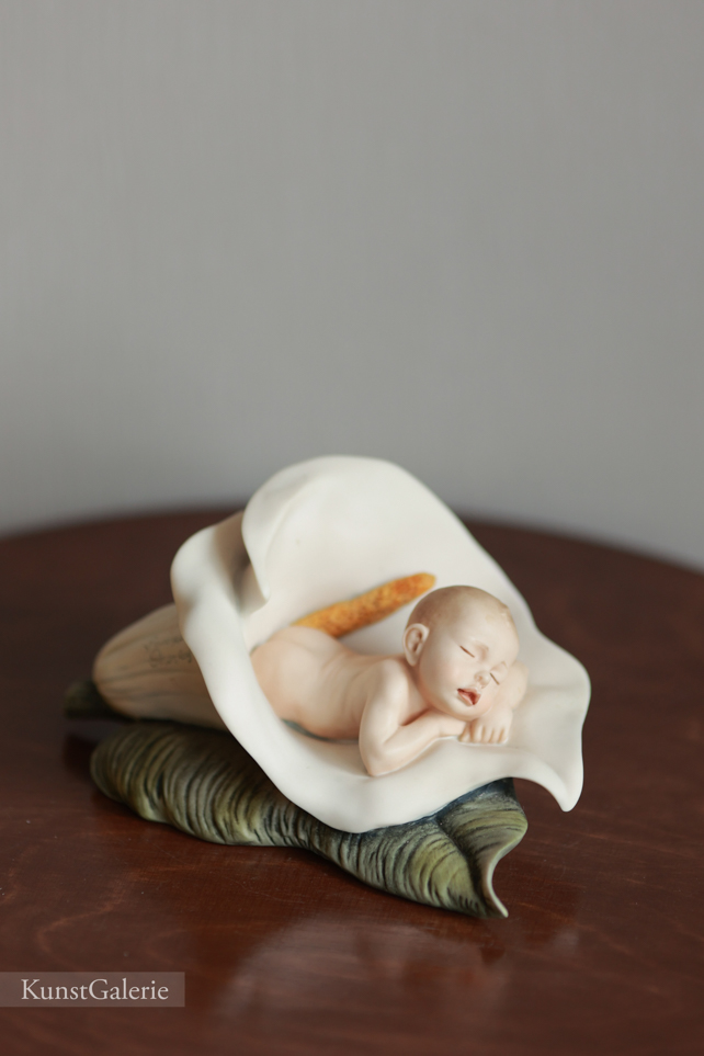 Младенец в белой лилии, Джузеппе Армани, Флоренс, Каподимонте, статуэтка, KunstGalerie.ru