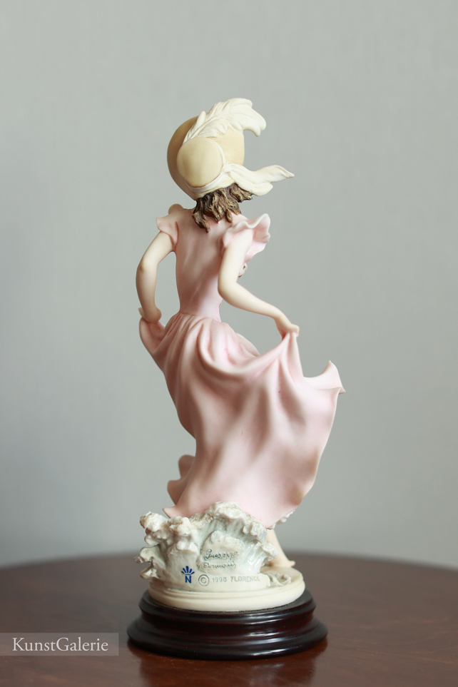 Девушка в розовом на ветру, Giuseppe Armani, купить