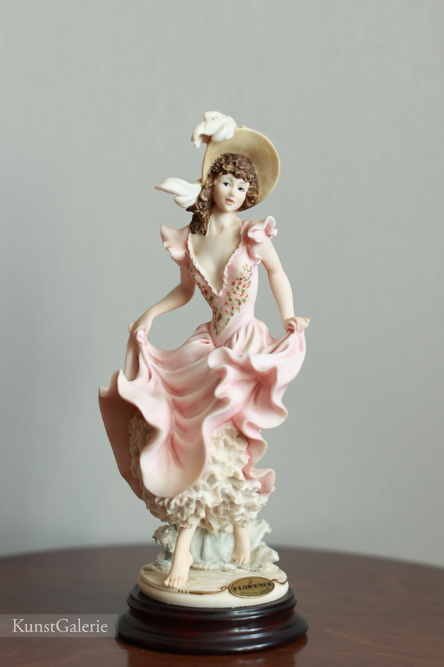 Девушка в розовом на ветру, Джузеппе Армани, Флоренс, Каподимонте, статуэтка, KunstGalerie.ru