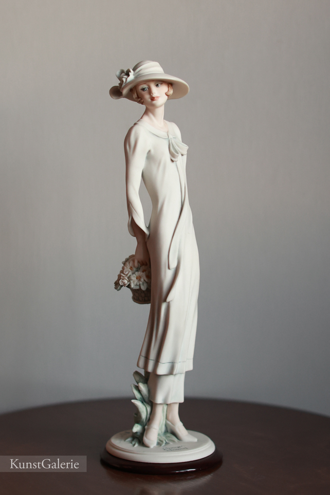 Леди с корзинкой цветов, Giuseppe Armani, Florence, Capodimonte, статуэтка, KunstGalerie.ru