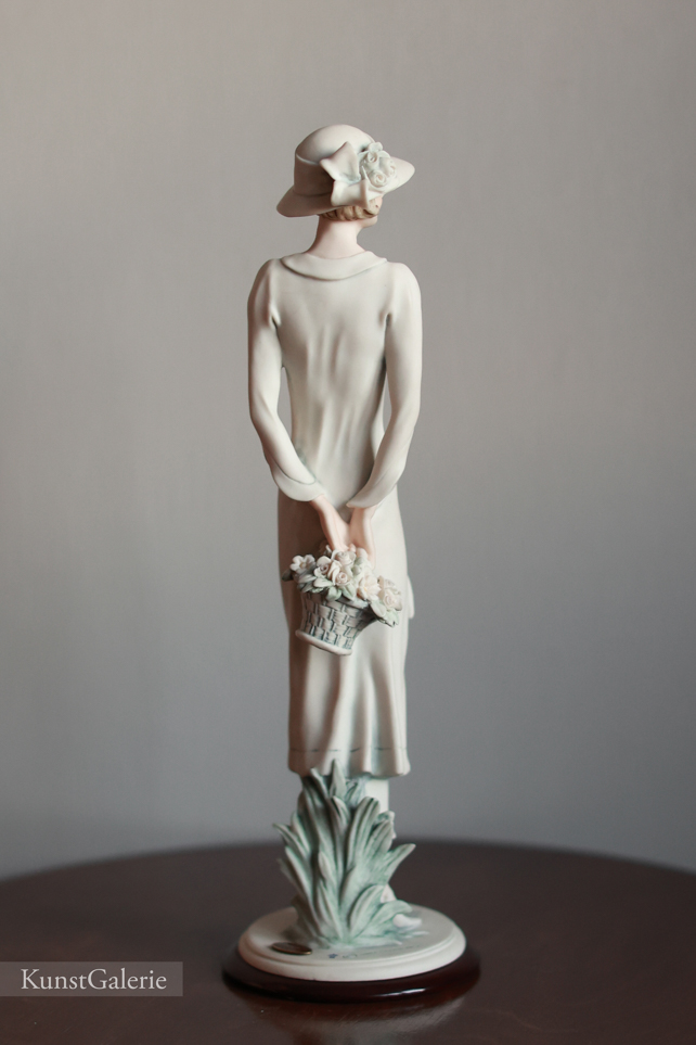 Леди с корзинкой цветов, Джузеппе Армани, Флоренс, статуэтка