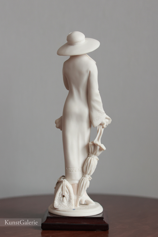 Девушка в шляпе с зонтом, Giuseppe Armani, Florence, статуэтка