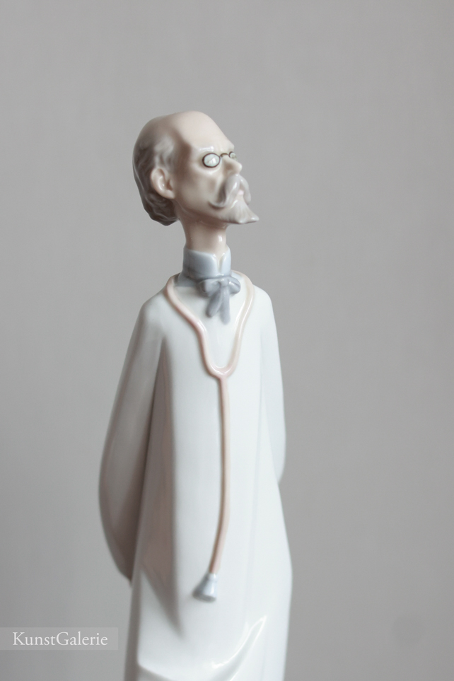 Доктор, фарфоровая статуэтка, Lladro