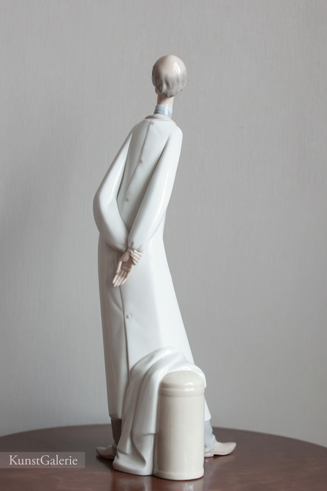 Доктор, фарфоровая статуэтка, Lladro
