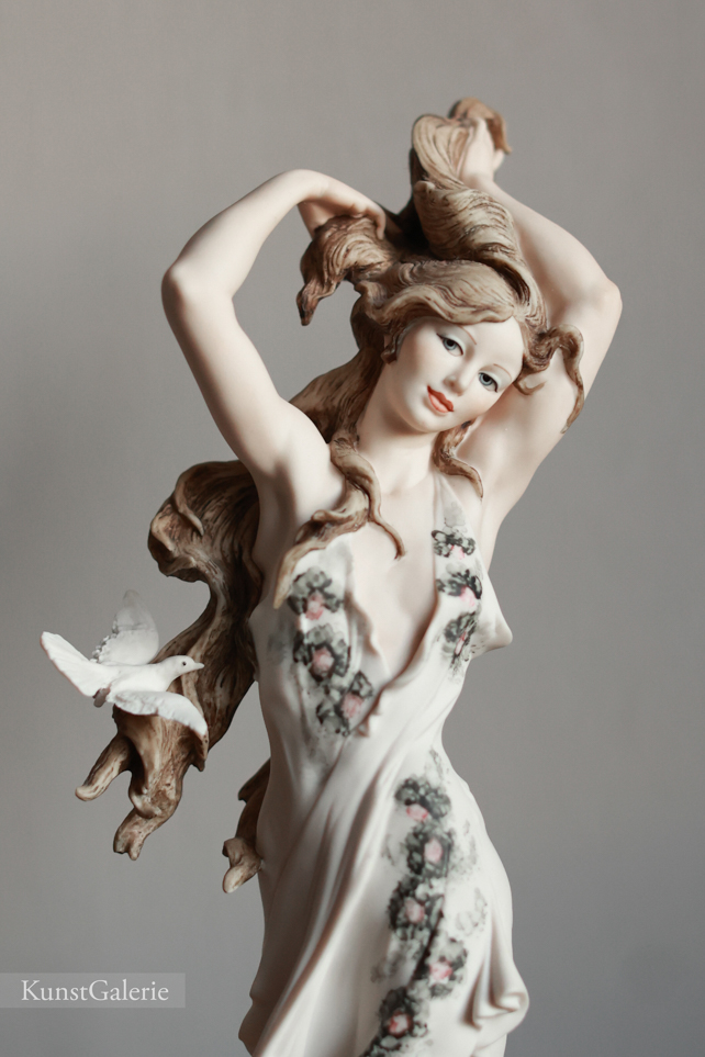 Аврора с голубями, Giuseppe Armani, статуэтка