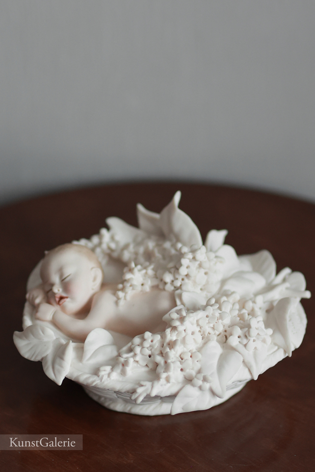 Младенец в сирени, Джузеппе Армани, статуэтка