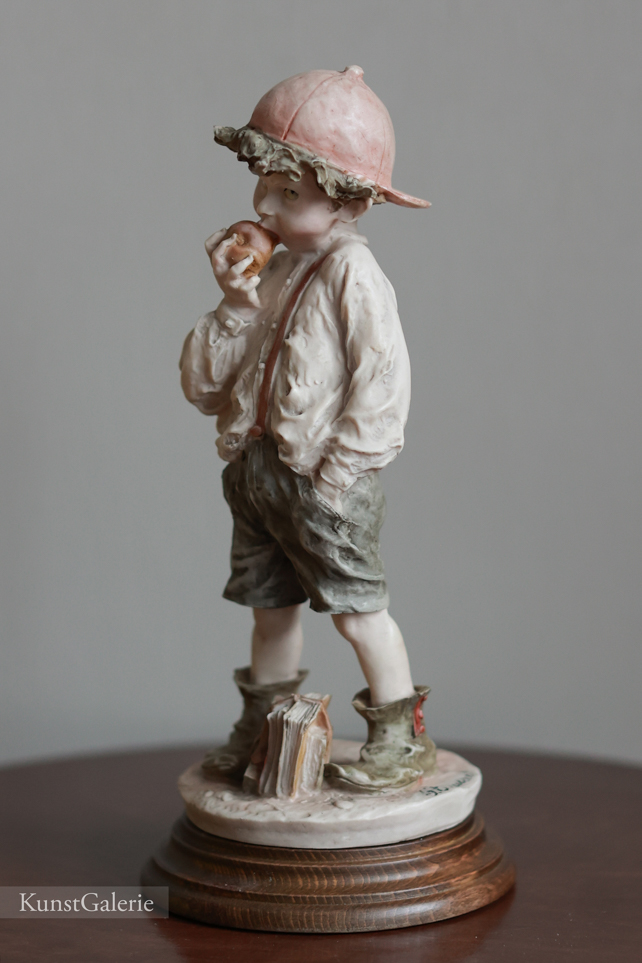 Мальчик с яблочком, Джузеппе Армани, статуэтка