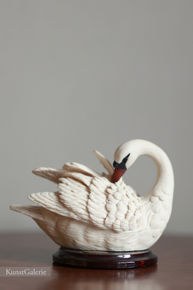 Лебедь чистит перья, Giuseppe Armani, Florence, Capodimonte, статуэтка, KunstGalerie.ru