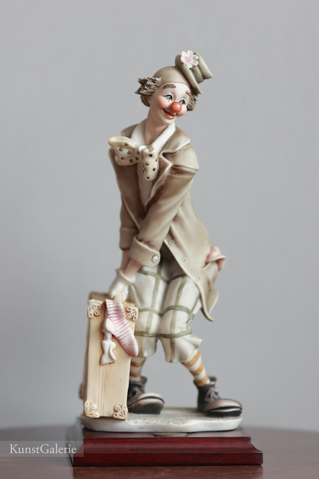 Клоун с чемоданом, Giuseppe Armani, Florence, Capodimonte, статуэтка, KunstGalerie.ru
